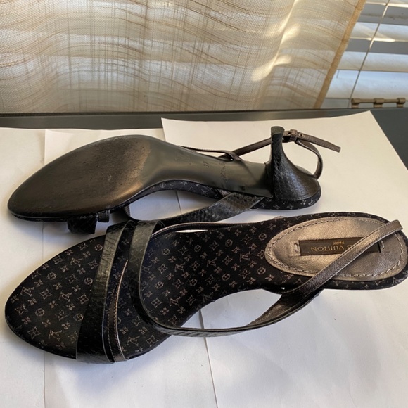 LOUIS VUITTON BLACK LEATHER ANKLE STRAP SANDALS HEELS 37-7 HEELS LV MONOGRAM - Picture 16 of 16